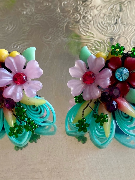 Vintage Jewelry - Vintage Mid Century from Hawaii Flower Bouquet Post Earrings w/ Rhinestones)